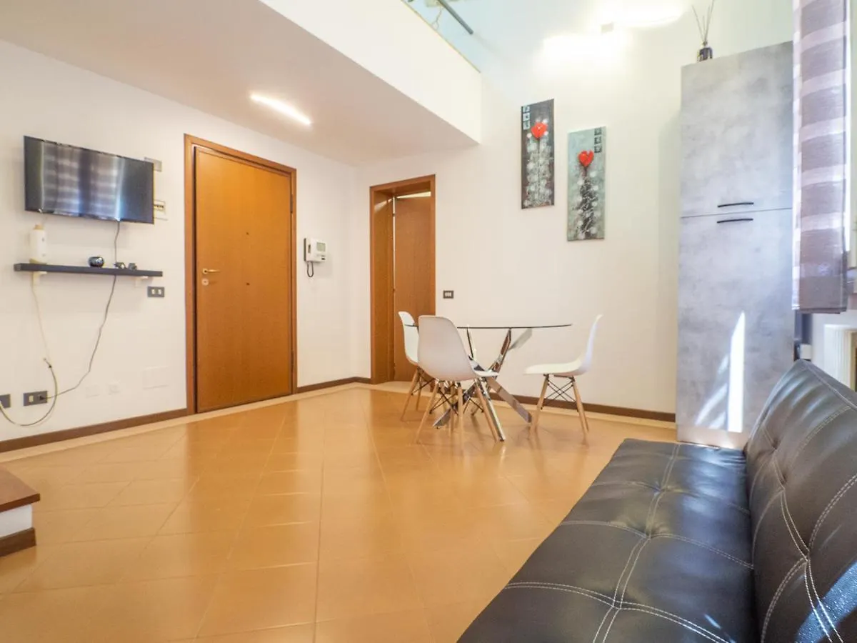 Lo Specchio Di Ferrara Apartment Italy