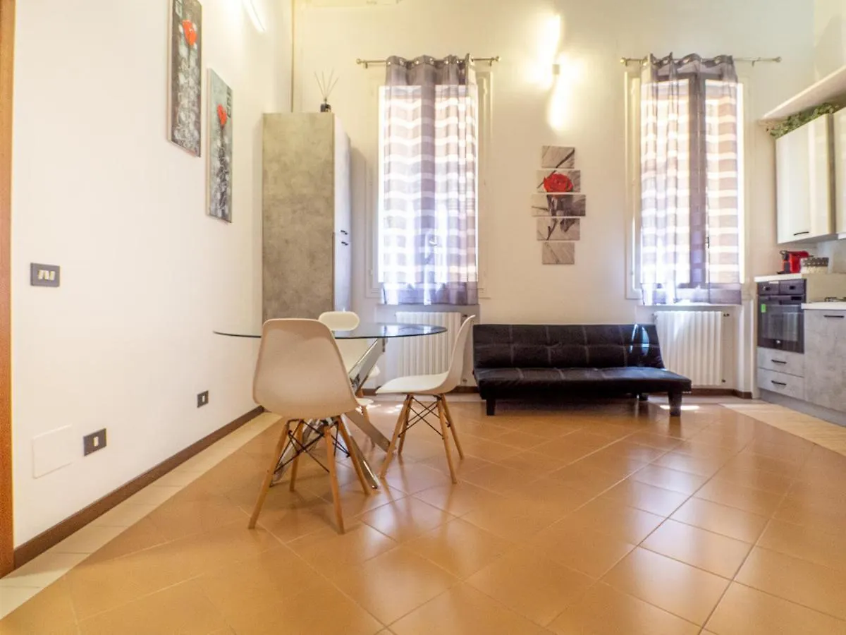 Lo Specchio Di Ferrara Apartment
